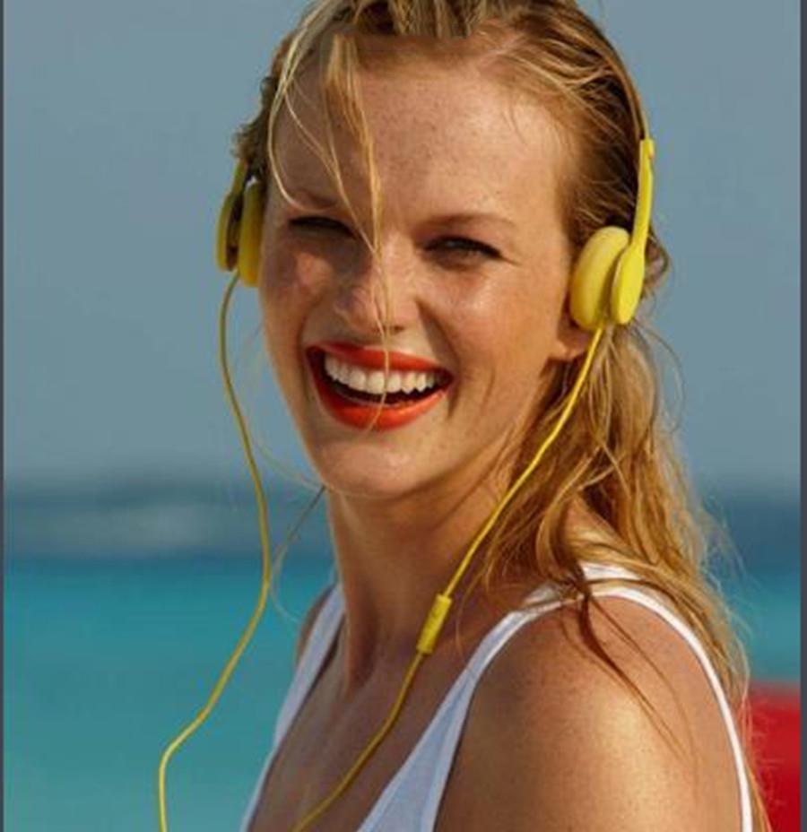 在结束了西奥沃恩的感情后,韦德受到了超模安妮·维理丝黛娜.