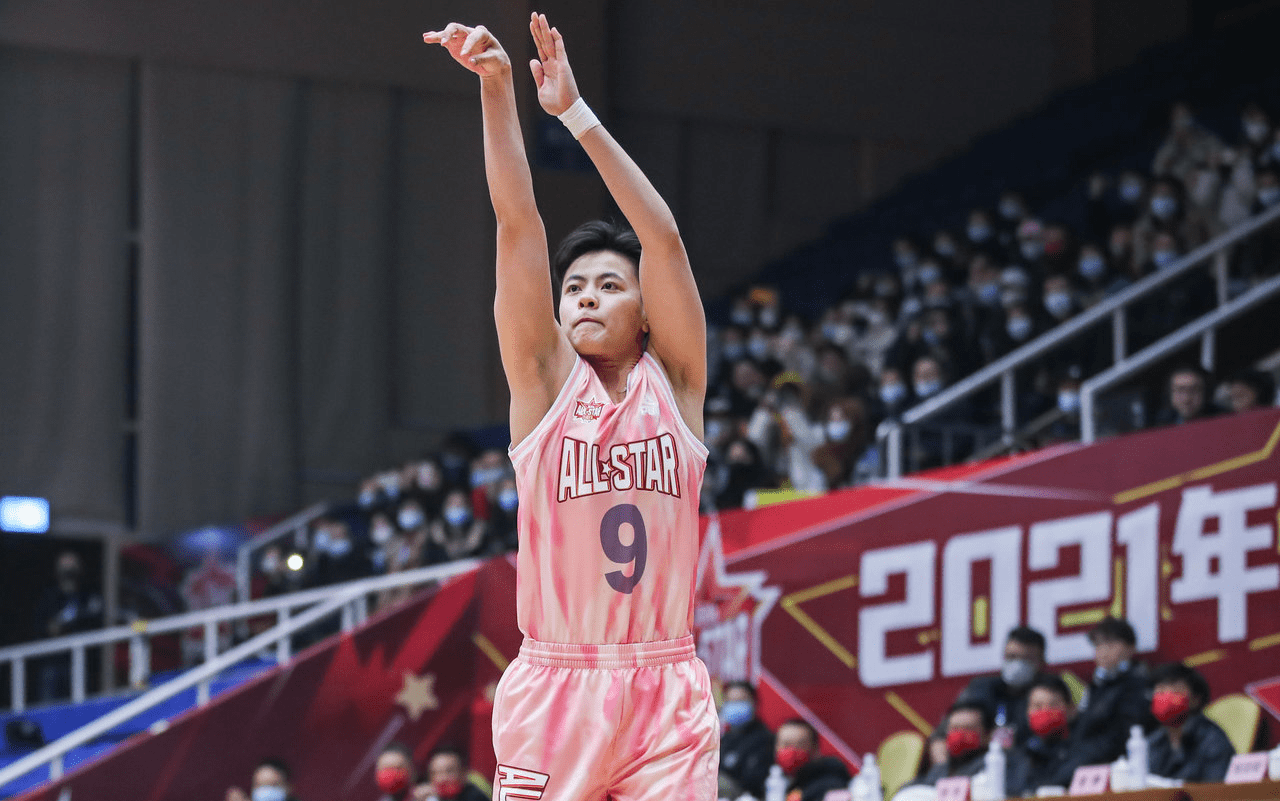 杨舒予女篮全明星给姐姐上身体,"中国女乔丹"荣膺mvp_比赛_杨力维