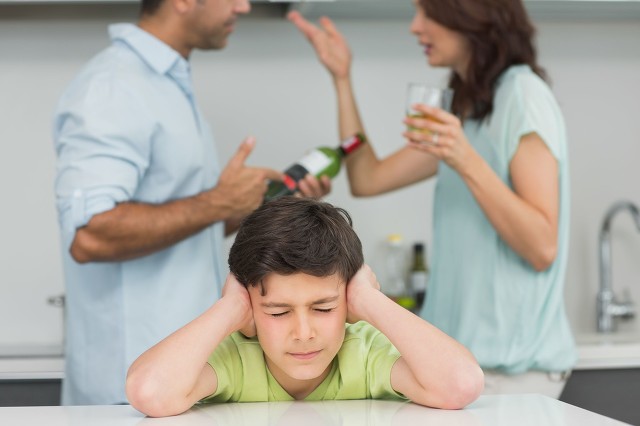 什么|下晚班回家,妻子却不给进房间睡觉,妻子:没买早餐,不许进来