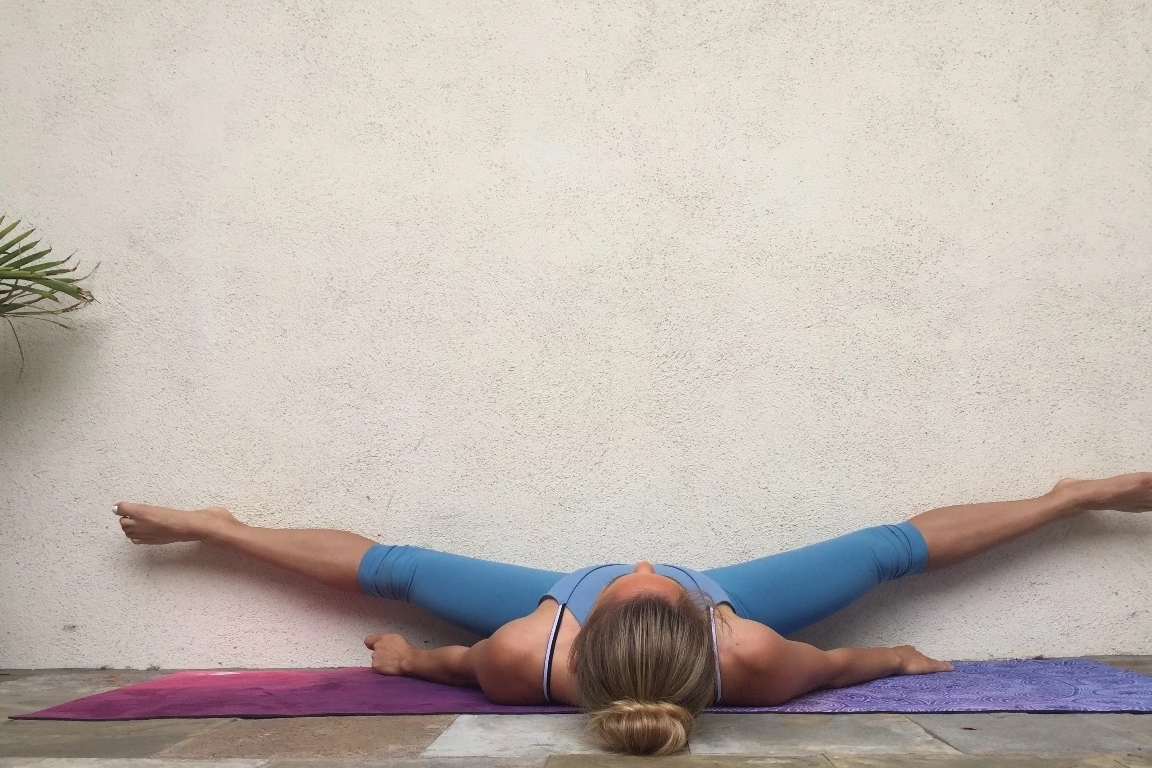 阴瑜伽蜻蜓式,每天睡前5分钟,疏通肝经养颜排毒祛斑就这么简单