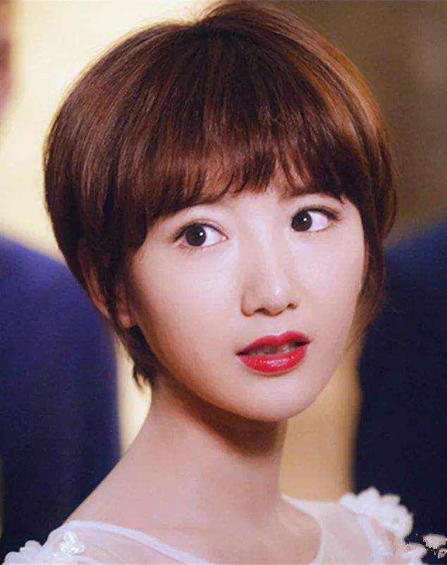 御姐这款短发千万不要尝试，娱乐圈三位美女都hold不住，直接显老20岁