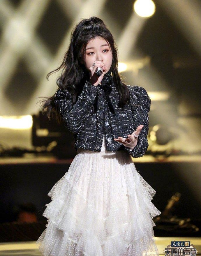 舞台|孟美岐发文告别《天赐的声音》！单依纯唱摇滚走出舒适圈