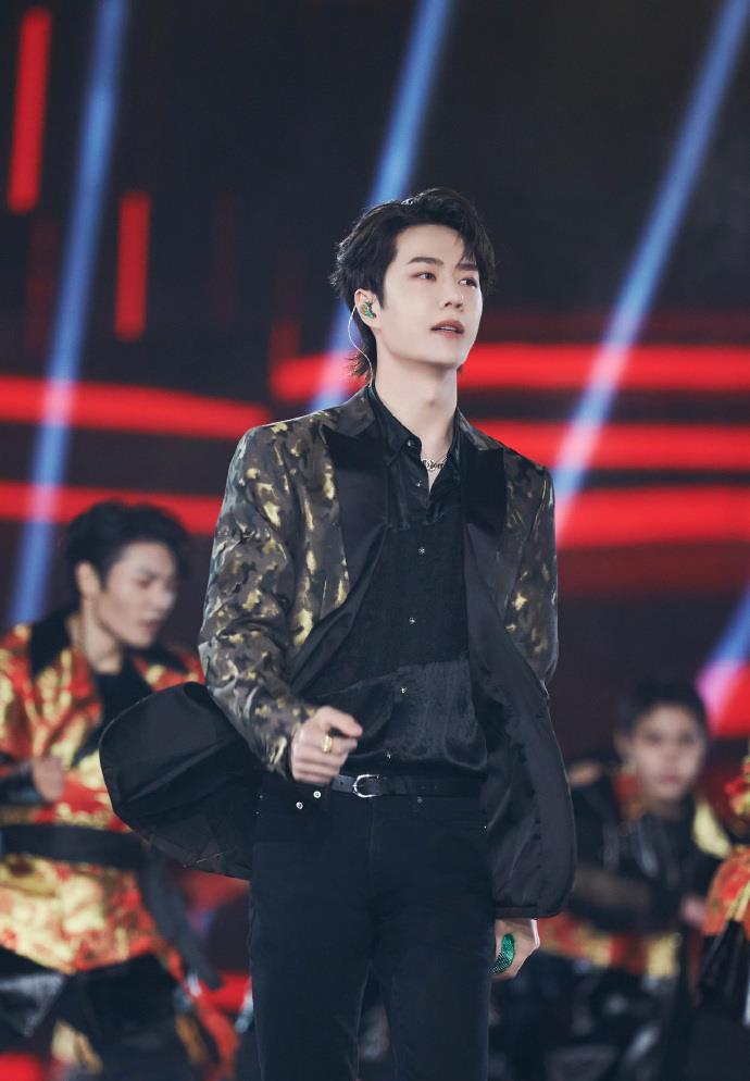 全网|湖南卫视跨年收视第一！六网第一全网热搜500个，谁撑起了它