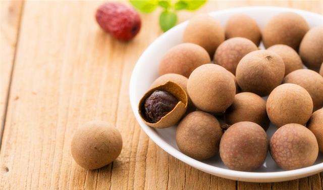 营养素|桂圆干有什么营养价值?什么人需要多吃,什么人不能多吃?
