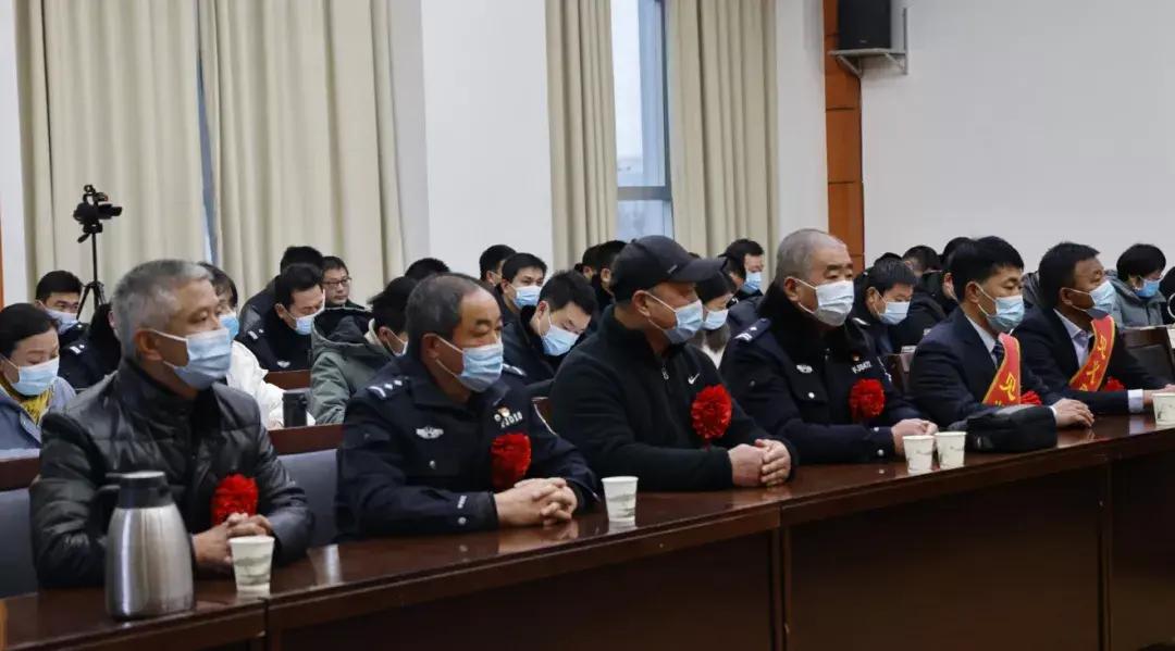 桐柏县见义勇为促进会全体人员及各乡镇(园区)主管政法工作的副职,各