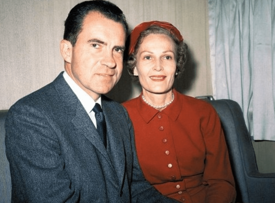 1987年,尼克松的夫人帕特·尼克松看到了年仅40岁的特朗普在参加菲尔