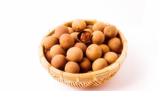 营养素|桂圆干有什么营养价值？什么人需要多吃，什么人不能多吃？