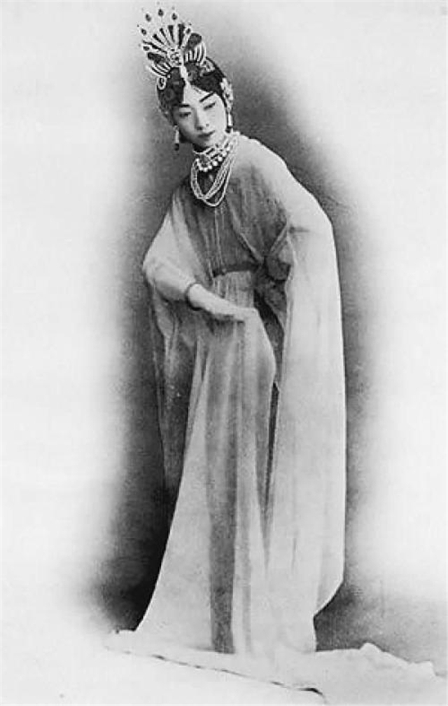 纸终究是包不住火的,时佩璞的性别在这个时候被公布了出来,这里是绝对