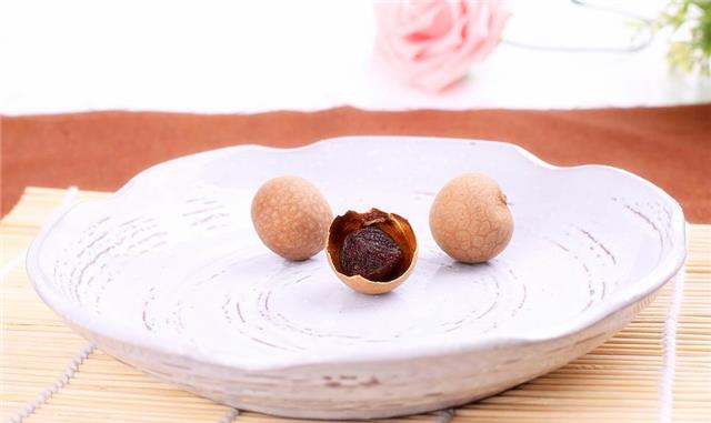 营养素|桂圆干有什么营养价值?什么人需要多吃,什么人不能多吃?