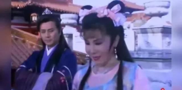 西门|被全网骂了二十多年的西门大妈，与男神演亲密戏，黯然退圈之谜