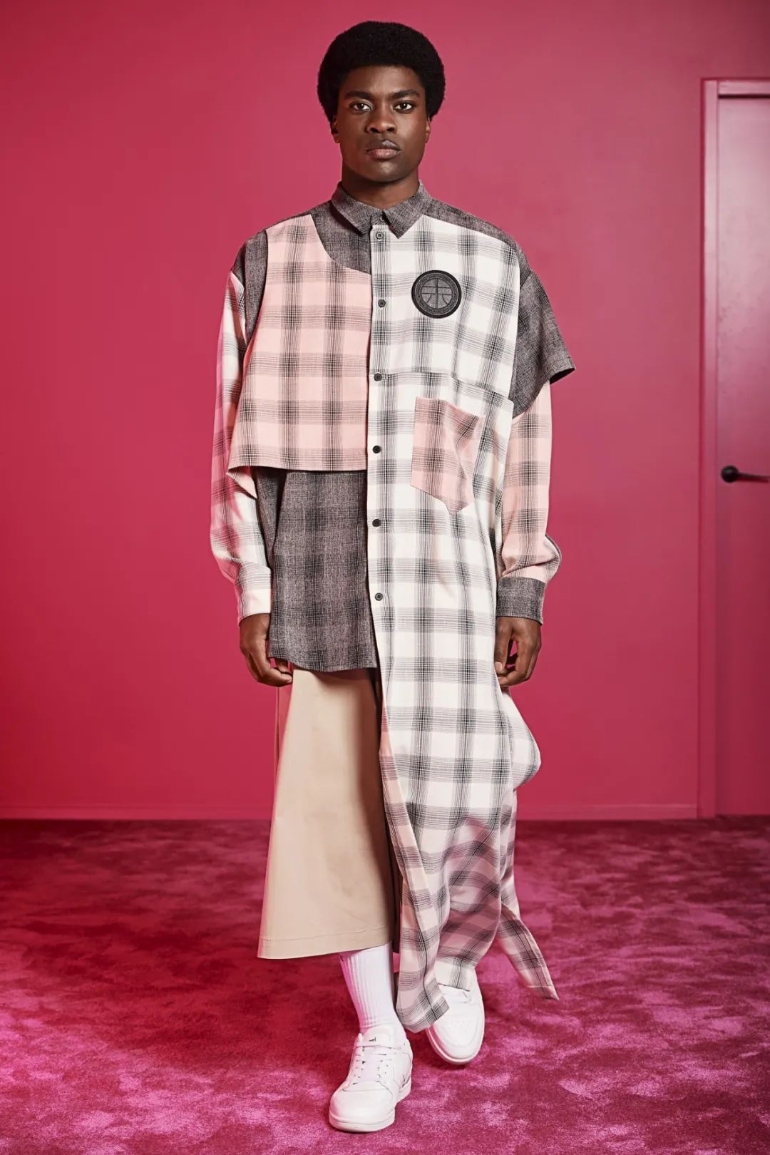 卫衣 Astrid Andersen 2021秋冬，轮廓与奢华上回归本源，时尚欲望的变化