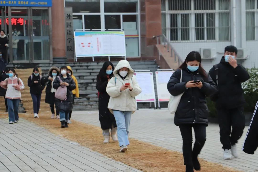 渭南|直击现场：暖心护考，渭南师范学院这样做！