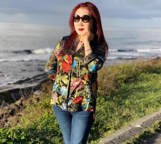 西门|被全网骂了二十多年的西门大妈,与男神演亲密戏,黯然退圈之谜