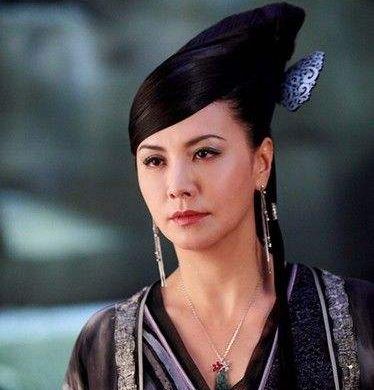 原创聂风母亲的扮演者年过半百还有小鲜肉追求者下不去手啊