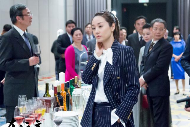 马伊琍|《在远方》来袭，马伊琍被嘲颜值不够，剧中女配太美了！