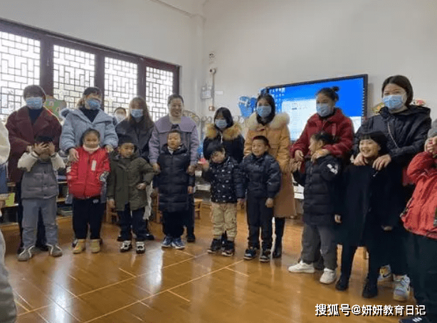 因为|越来越冷了，幼儿园老师等学生等的“望眼欲穿”，被家长回复逗笑