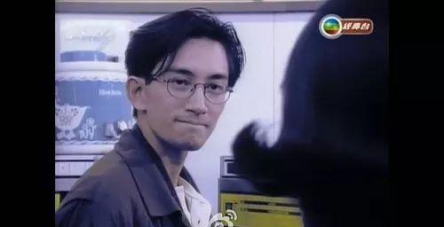 脸部娱乐圈全体女明星都得跪服，52岁比同框的25岁小鲜肉还嫩！