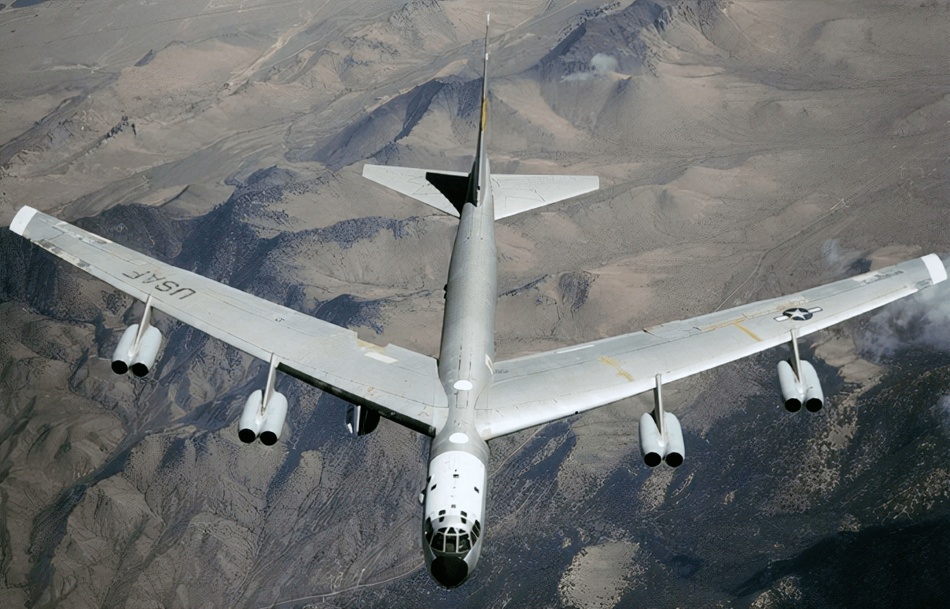 原创美国b52轰炸机到底有多强地毯式轰炸开拓者已服役100年