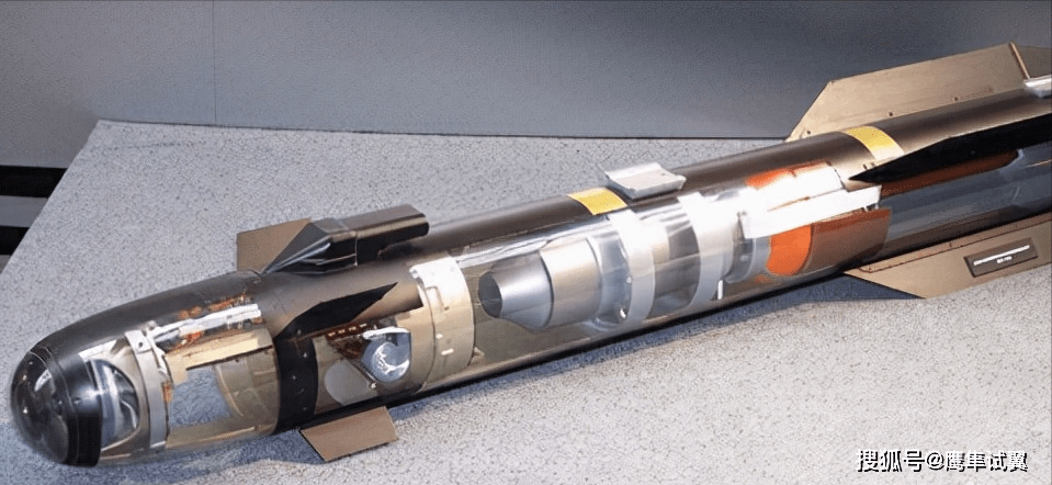 原创导弹发射出去为什么会飞里面有个发动机吗烧柴油吗