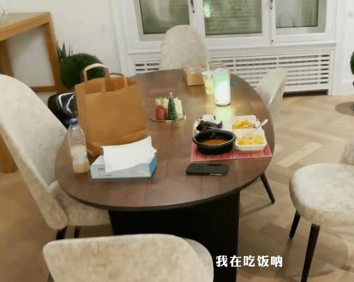 武磊|武磊美丽的妻子上镜头！武磊在巴塞罗那搬新家：住宅温馨豪华低调
