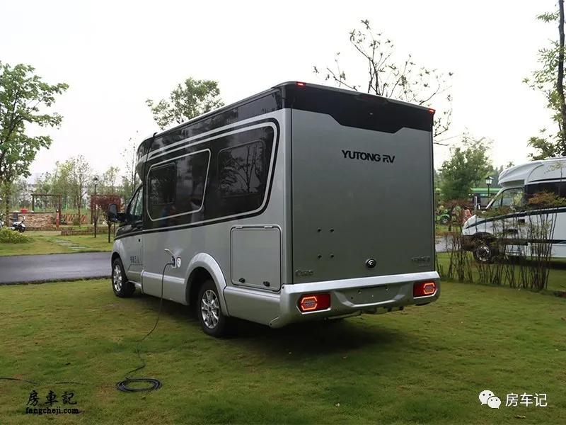 年轻时尚轻盈这款宇通福特t型房车太适合年轻人了
