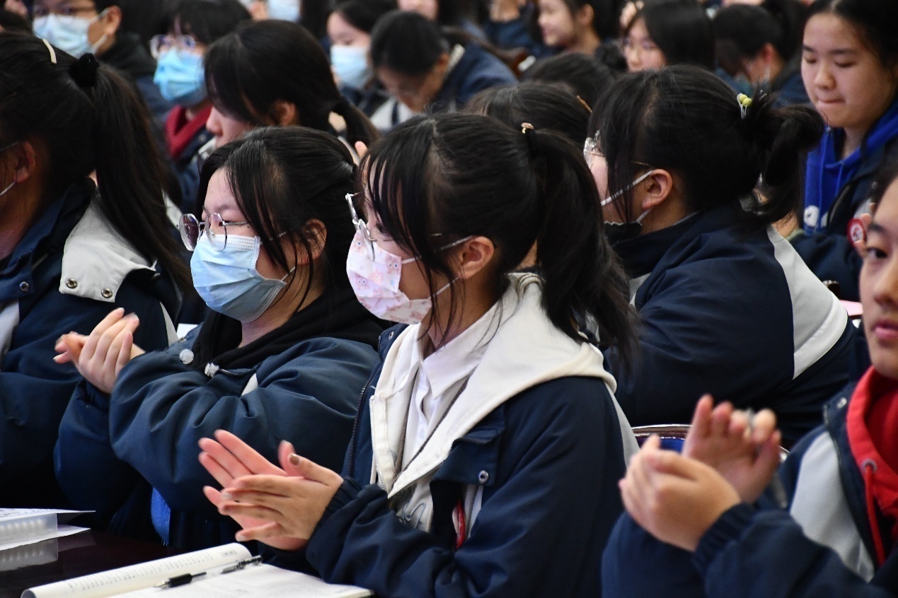 鹰潭市朗诵协会走进鹰潭一中 让学生近距离感受朗诵魅力