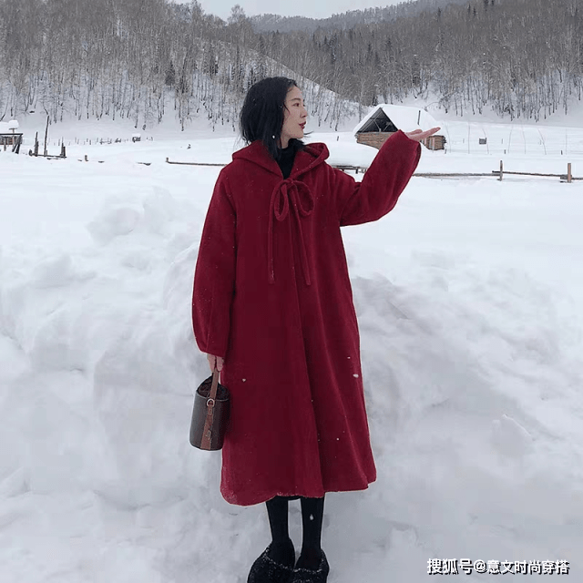 雪地 冬季下雪时的保暖穿搭，茫茫白雪中，做一个安静美好的气质女子