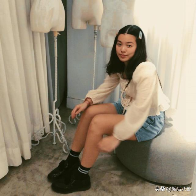 钟嘉晴 钟镇涛大女儿近照曝光，继承妈妈章小蕙好身材，打扮朴实不拜金