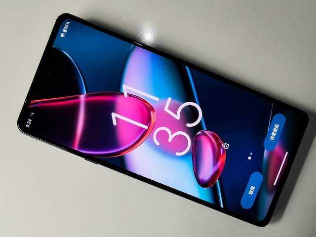 edge|小米12发布，谁是全球第一台上市的骁龙8 Gen1旗舰手机？来看看moto edge X30