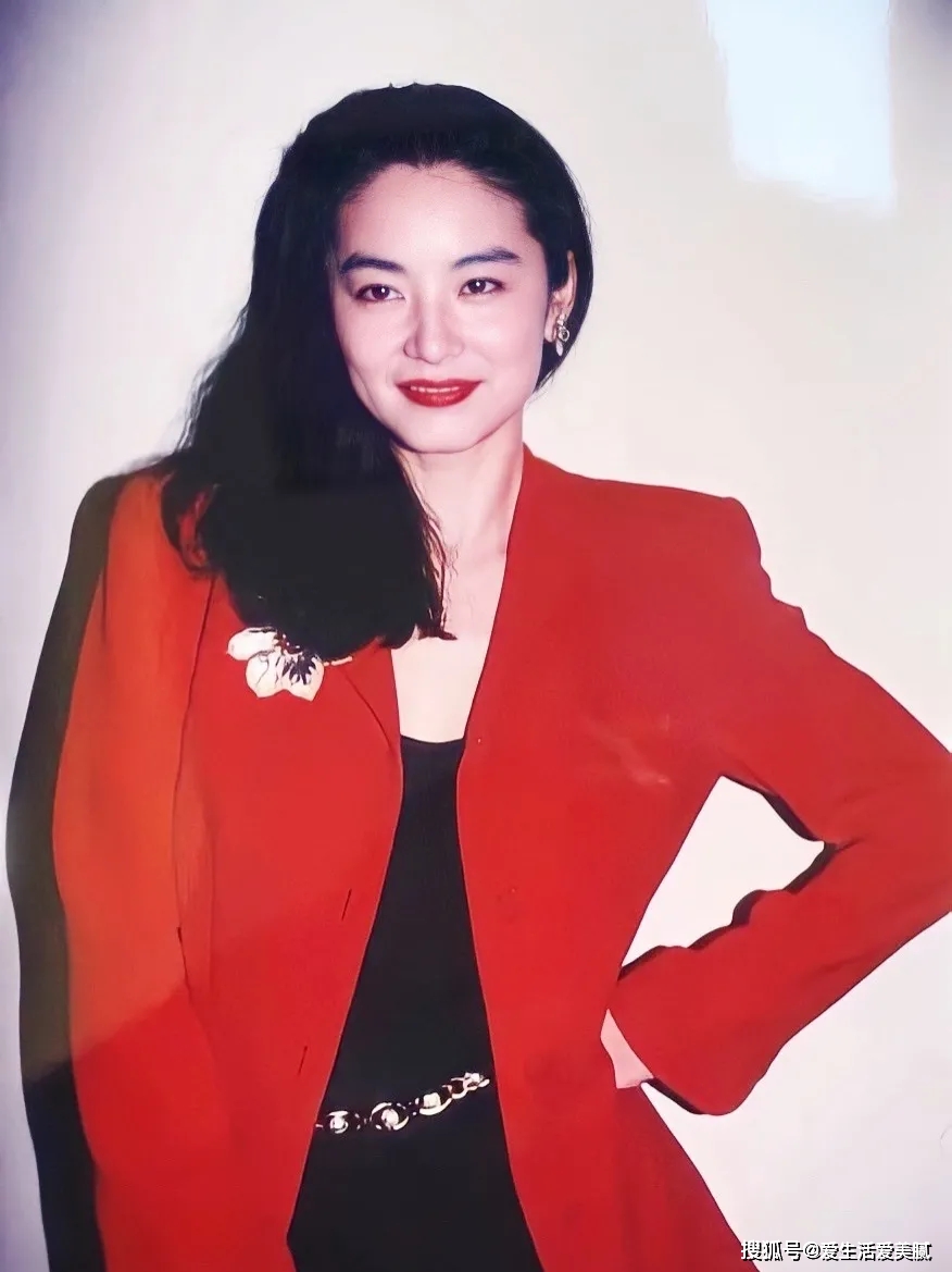 Vuitton嘉宜老师小课堂：一出道就“碰瓷”张柏芝的95年小花凭什么成为新一代内娱颜霸