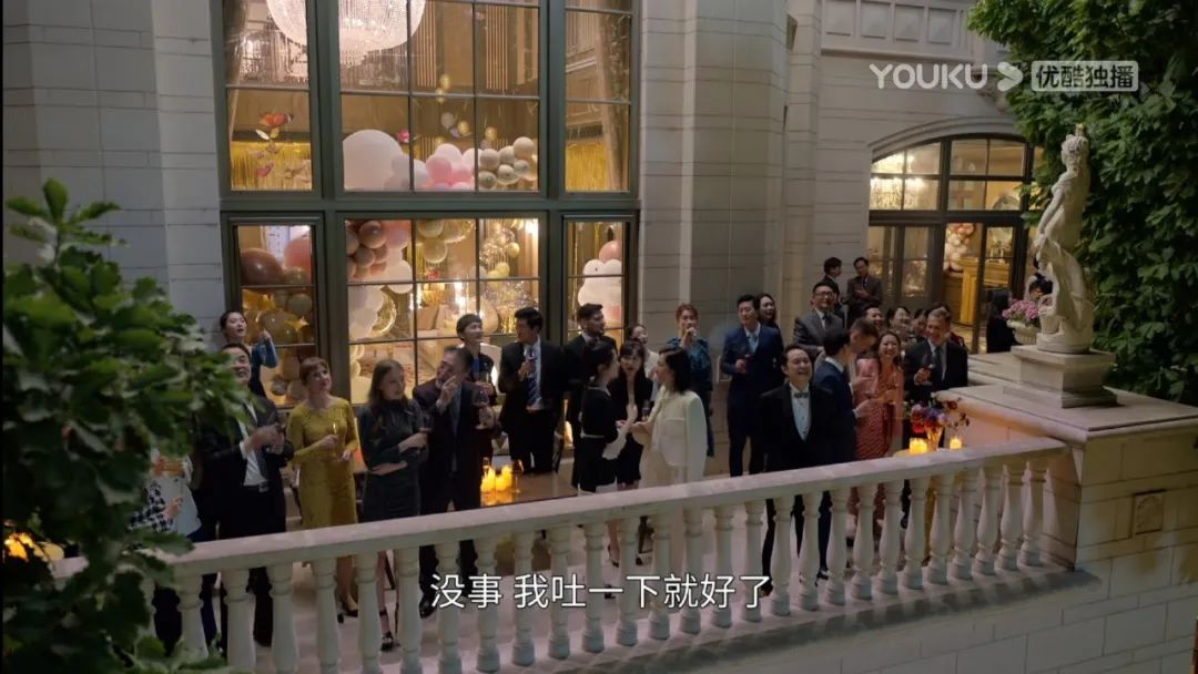 售价|《小敏家》：周迅LP大衣配轻奢包，秦海璐浑身香奈儿…中产vs土豪画风差多少？