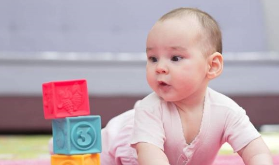 婴儿一般几个月开始走路 27a4a6fbdfe445259dc584eddf137938.jpeg