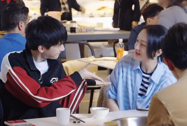 演技|和周迅演母子人气飙升，周翊然长沙被迷妹围堵，坦然面对演技质疑