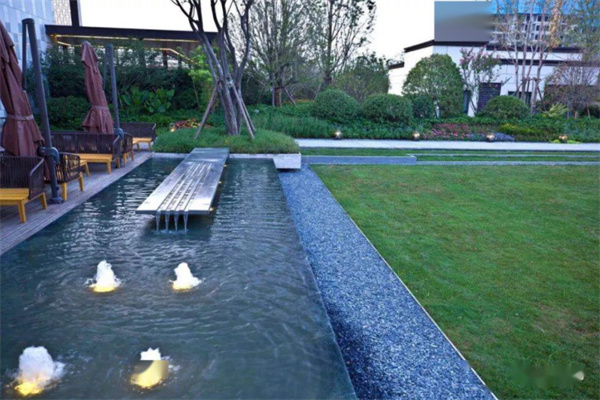 西安龙岩景观喷泉厂家告诉您园林景观设计的水景设计方法