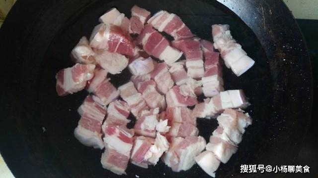 姜片|老妈做红烧肉的秘方，一个电饭煲轻松搞定，出锅后不输饭店大厨