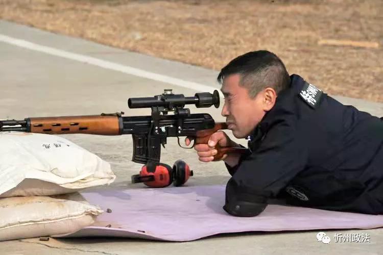 巡特警大队大队长图片