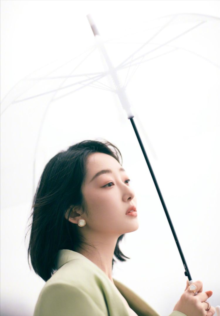 眼睛眼睛不大但很美的女明星，我只服这3位！笑起来太迷人了