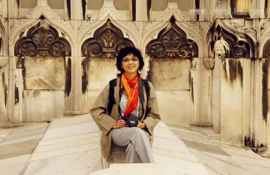 摄影|女儿国国王朱琳近照曝光,戏外爱摄影,67岁依旧美成焦点