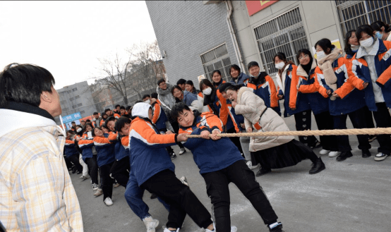 阜南五初举办第三届庆元旦迎新年拔河比赛