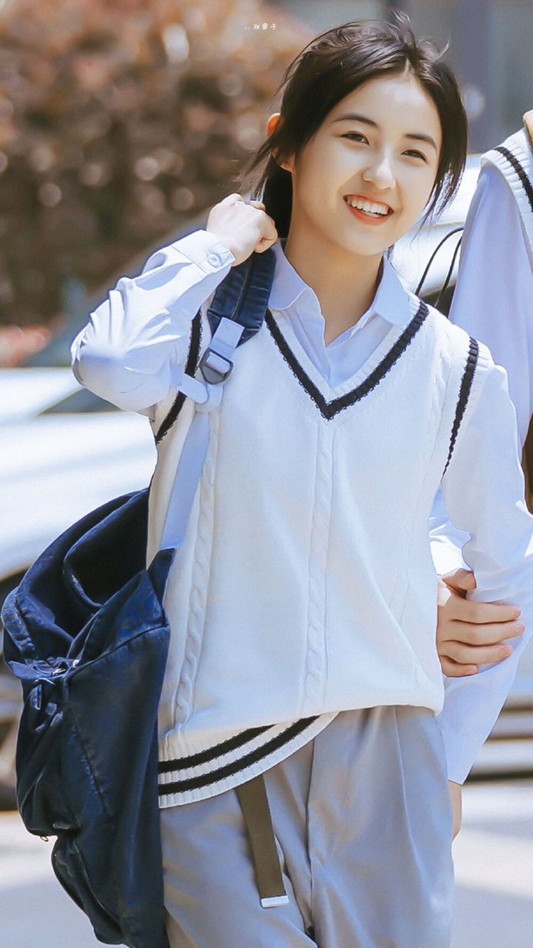 眼睛眼睛不大但很美的女明星，我只服这3位！笑起来太迷人了