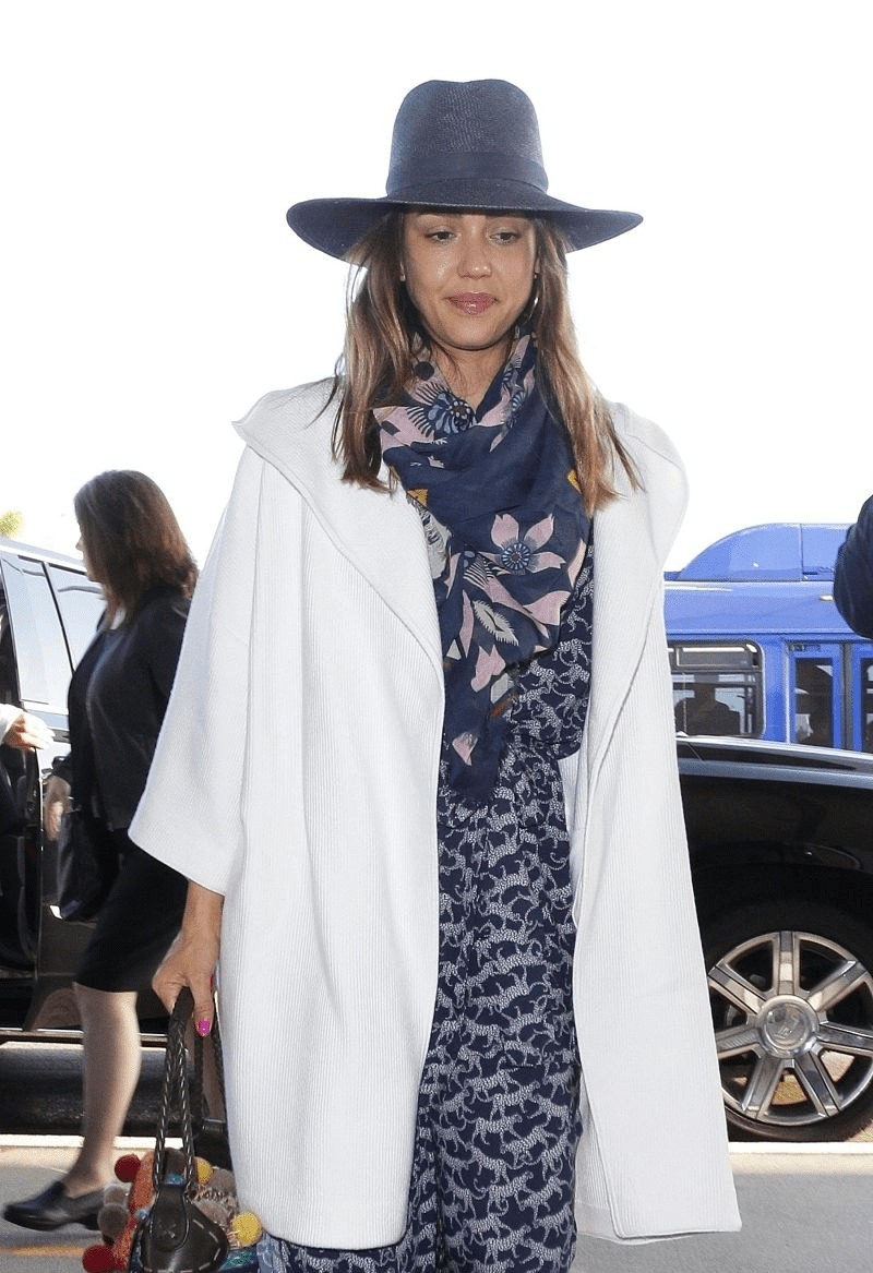 颜色 有种颜色看着就高级，成熟女性都爱穿，配好色就是“时髦精本精”