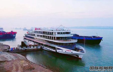 全球载电量最大纯电动游轮“长江三峡1”号完成舾装离港