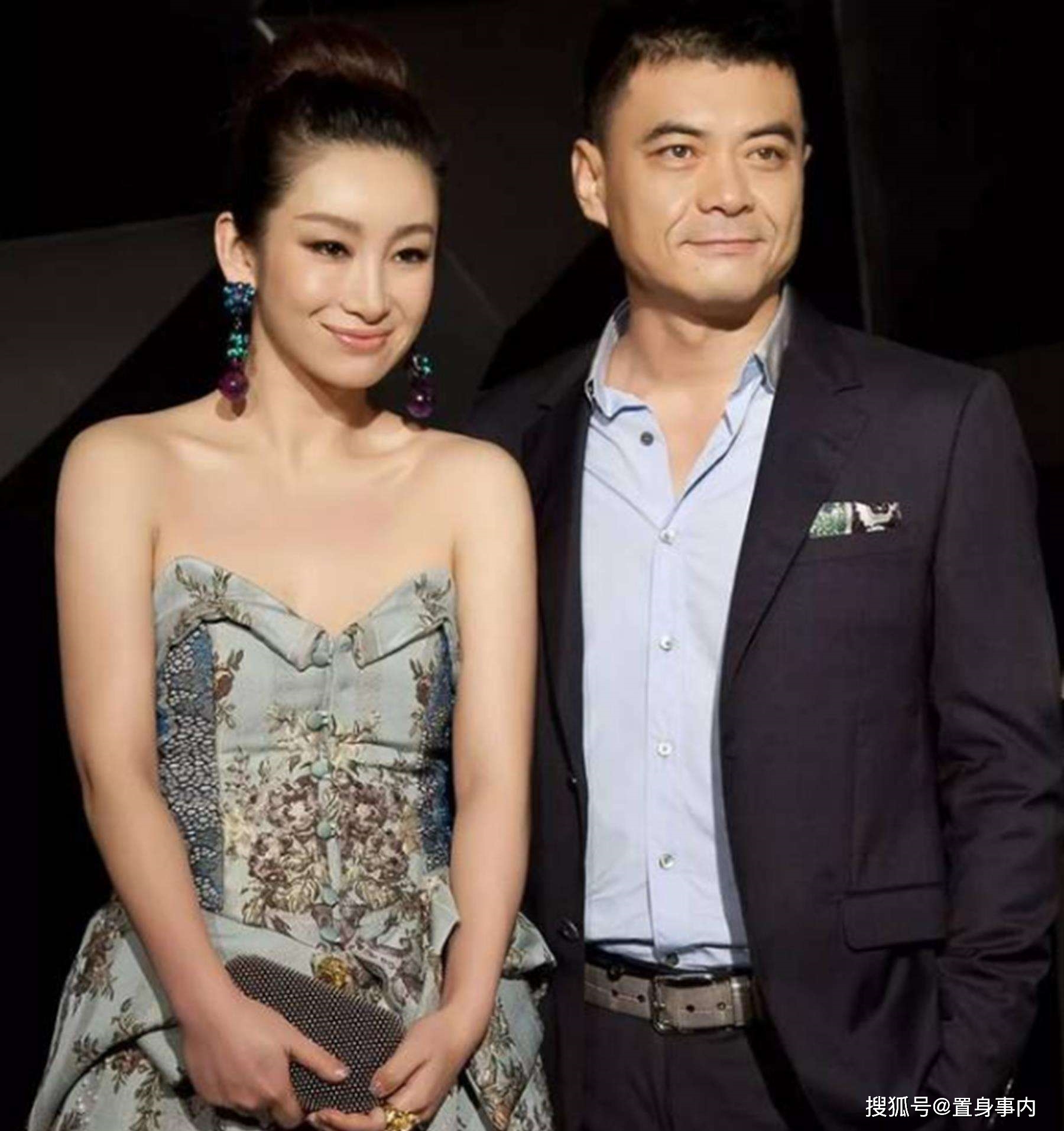 原创被两任富商男友伤得不轻嫁二婚王兴军后43岁的秦海璐终获幸福