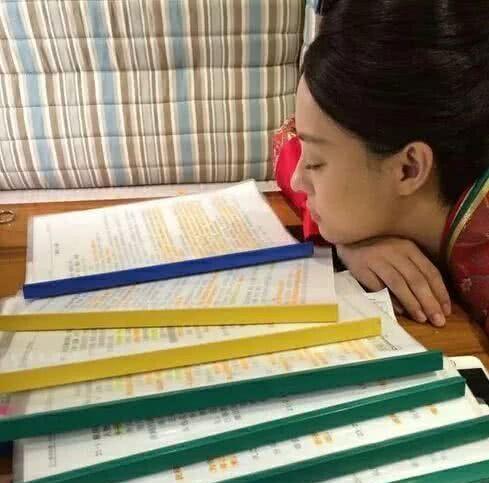 因为|周润发受伤缝5针仍坚持拍戏,而这10位明星也很敬业:这才叫演员