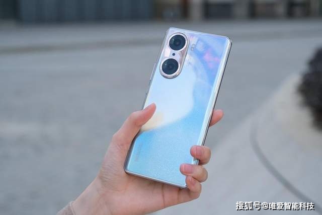 王冰冰|央视盘点2021年度手势，荣耀敢于创新，用“手势代表中国力量”