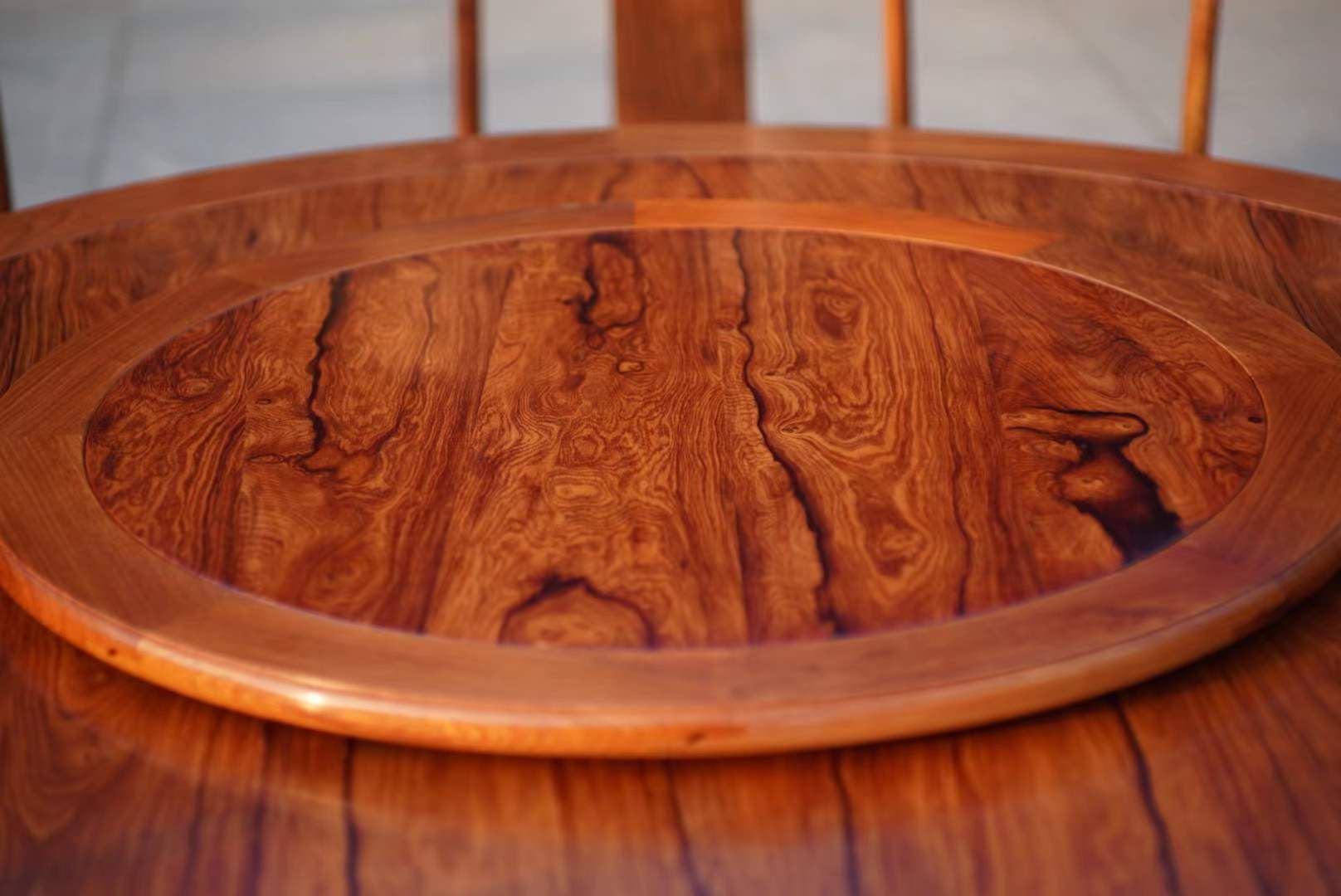 奥氏黄檀缅甸红酸枝做出来的圆餐桌竟然如此之美惊艳眼球