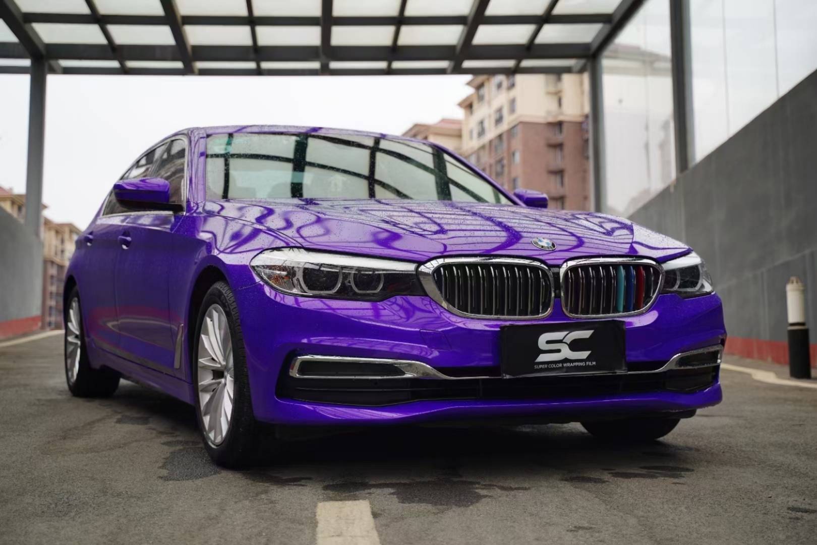 sc改色膜宝马5系改色贴膜pet极光爆炸紫_搜狐汽车_搜狐网