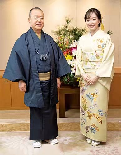 东京|石川佳纯穿和服亮相，美艳不可方物！29岁日本女队长，有着东方女性的柔美