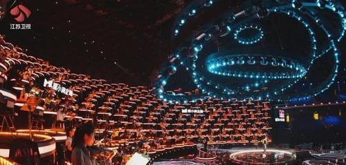 科技|狂刷热搜榜！江苏卫视跨年夜开播登顶 盘点广为流传的高光记忆点