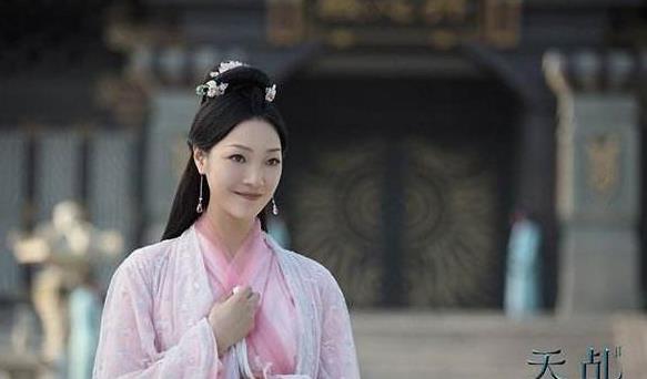 而如果说起之前热播的电视剧《天乩之白蛇传说》中的冷凝,或许人们就